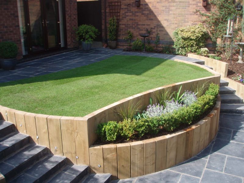 Choosing a landscaper to landscape your garden with new or used railway sleepers. Railwaysleepers.com