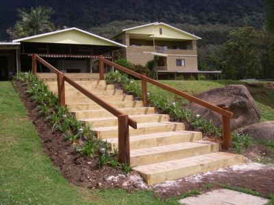 JIM'S SPANISH STEPS - A WELCOME RAILWAY SLEEPER PROJECT FROM DOWN UNDER