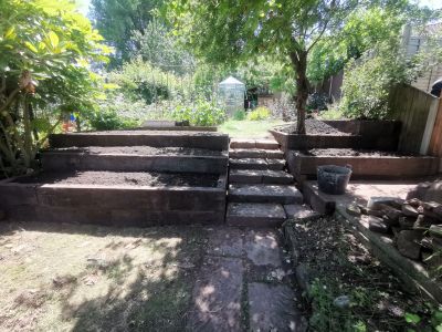 Skillfully creating different levels in an established garden with reclaimed railway sleepers