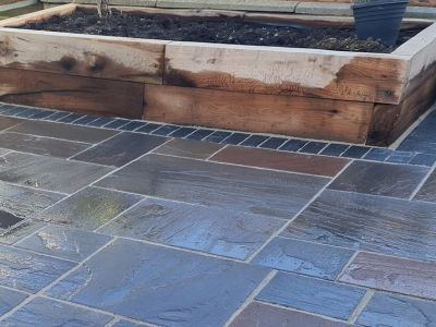 STEPHEN CREATES A LOW MAINTENANCE GARDEN WITH TILING AND NEW OAK RAILWAY SLEEPER PLANTERS