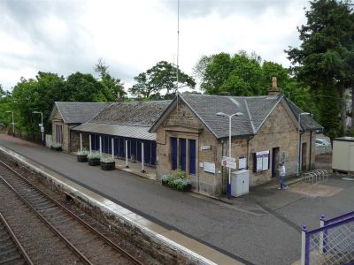100 railway sleepers stolen from station