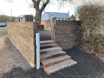 HOW TO A BUILD A WALL AND STEPS AROUND A PARKING AREA WITH USED HARDWOOD RAILWAY SLEEPERS