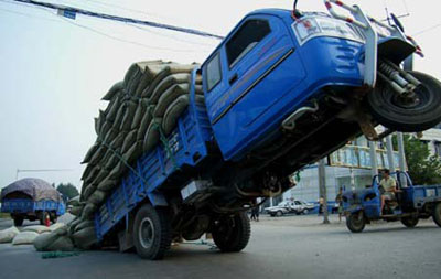 Be careful when you pick up our railway sleepers! Overloading has consequences!. Railwaysleepers.com